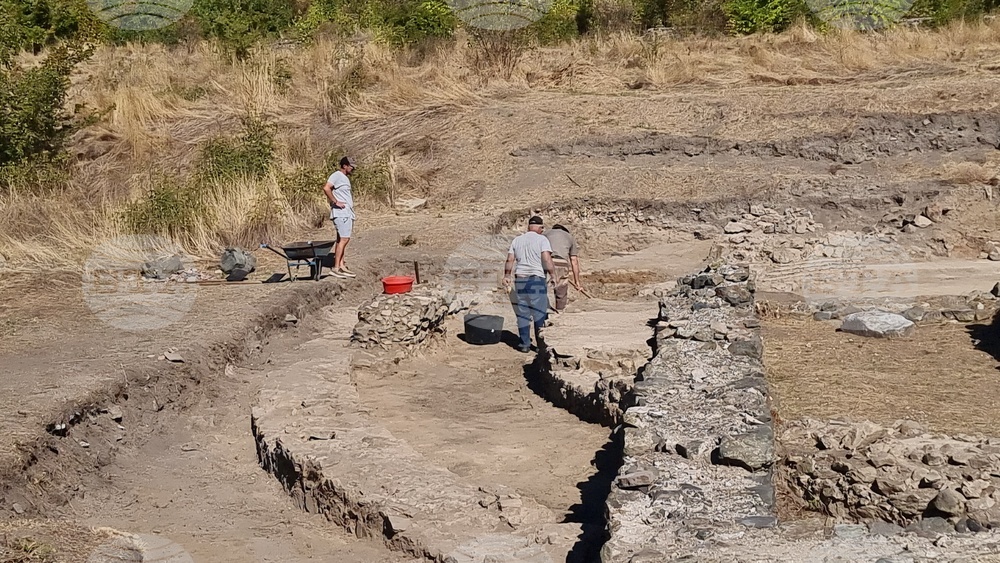 Село Караново - археология - мраморен постамент