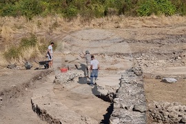 Село Караново - археология - мраморен постамент