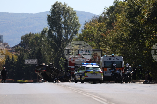 Пострадалата при тежка катастрофа на бул. "Драган Цанков", при която загинаха двама души, е със сериозна опасност за живота, съобщиха от болница ИСУЛ