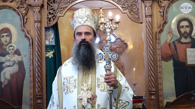 Нека се стараем да придобием любовта, с която Господ страда на кръста, каза патриарх Даниил