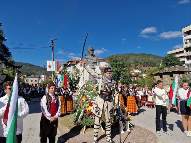 В Чепеларе почетоха паметта на Капитан Петко войвода по време на Националните хайдушки празници