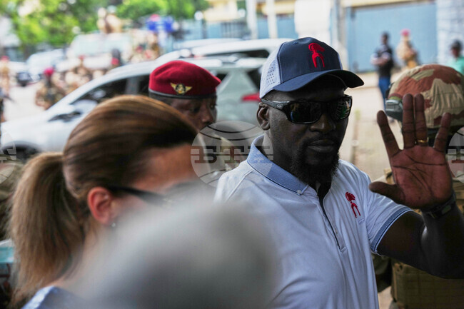 Девет кандидати бяха одобрени за президентските избори в Гвинея, включително лидерът на хунтата