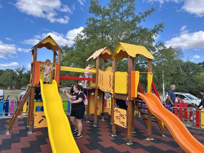 Детска площадка за над 54 000 лева е изградена в боляровското село Мамарчево