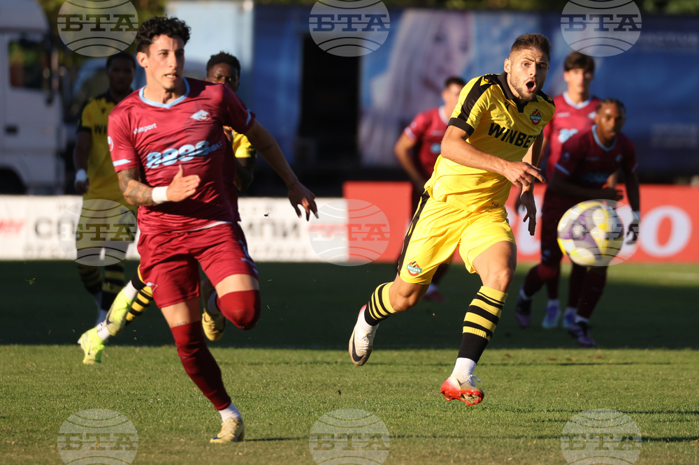 Испанското крило на Септември Мойсес Пара подписа с Антекера в родината си