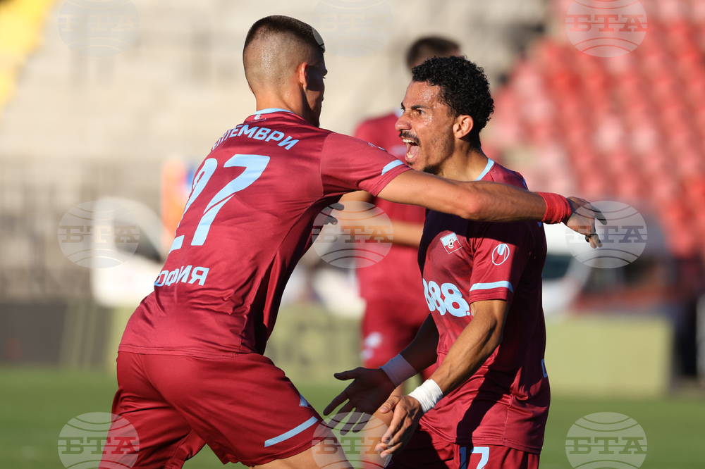 Смяната на стила изисква време, категоричен е треньорът на Септември Младен Стоев