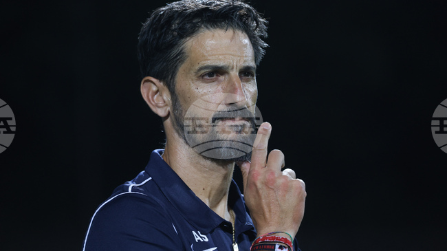 "Когато си в негативна серия, всичко е много трудно", призна наставникът на Берое Алехандро Сагерас