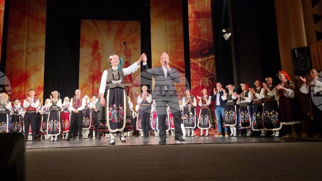 За своя пети рожден ден фолклорен клуб „Омая“ и приятели от страната подариха на Търговище концерт-спектакъла “Гюрчлийската” 