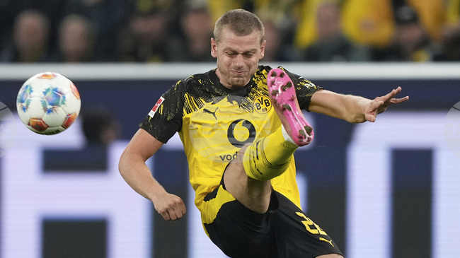 Барселона проявява интерес към защитник от Борусия Дортмунд 