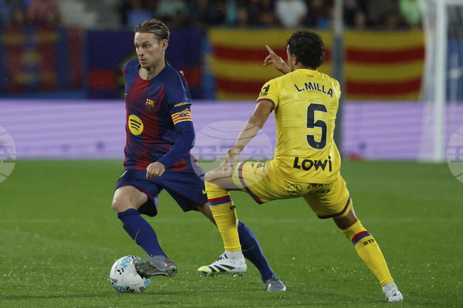 Барселона е близо до продължаване на договора на Де Йонг