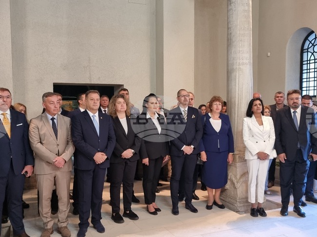 Започна честването на 117 години от Независимостта на България с тържествена литургия в храма "Св. 40 мъченици" във Велико Търново