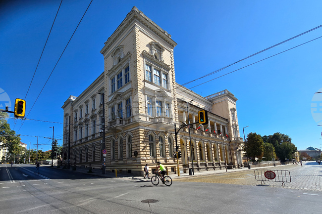 Временна организация на движението по ул. „15-ти ноември“ в София е в сила от днес до 20 септември