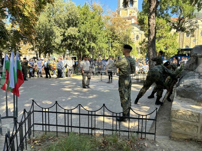 С военен ритуал в Свищов отбелязаха 117 години от обявяване на Независимостта на България