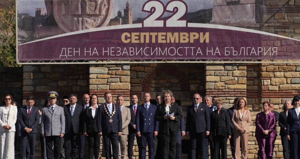 Усилията на поколения родолюбци да живеят в свободна и независима собствена държава се увенчават с успех, каза председателят на Народното събрание на честванията по повод 117 години от обявяването на Независимостта на България