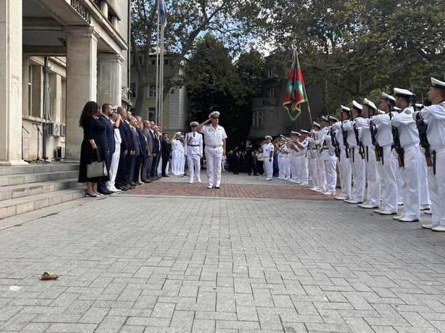 По стара традиция Варна отбеляза 117 години от Независимостта на България с тържествено честване и общоградско хоро