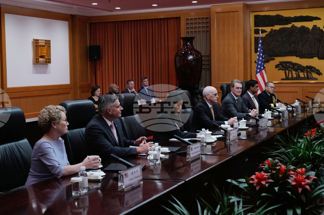 Американски конгресмени провеждат необичайни разговори с китайския министър на националната отбрана