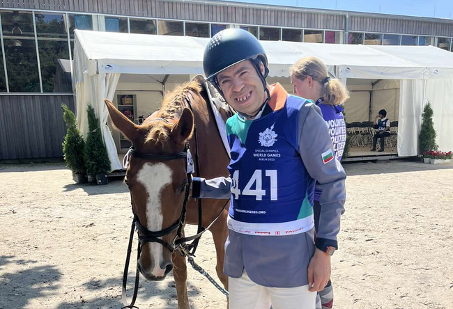 Официална делегация на Спешъл Олимпикс България на среща с българския еврокомисар и евродепутати в Деня на европейския съюз на Спешъл Олимпикс