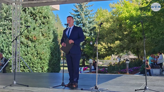 С прочитане на манифеста за обявяване на независимостта и почетен салют Трявна отбеляза 22 септември