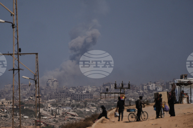 Най-малко 84 души бяха убити днес при израелски удари в ивицата Газа, съобщиха палестински медици