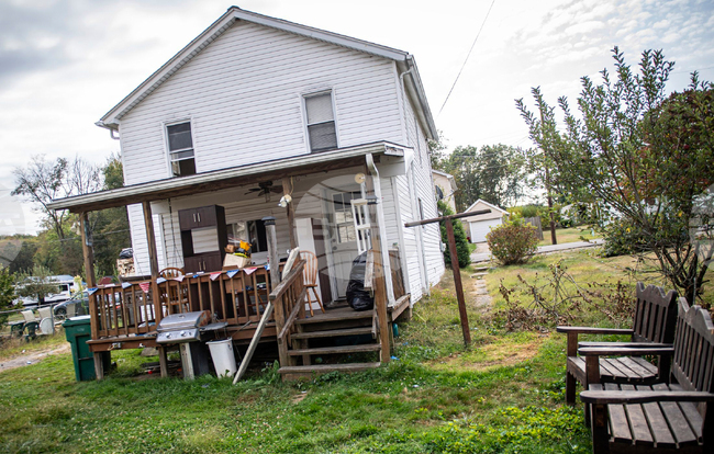 Cadogan woman charged in the deaths of 4 infants