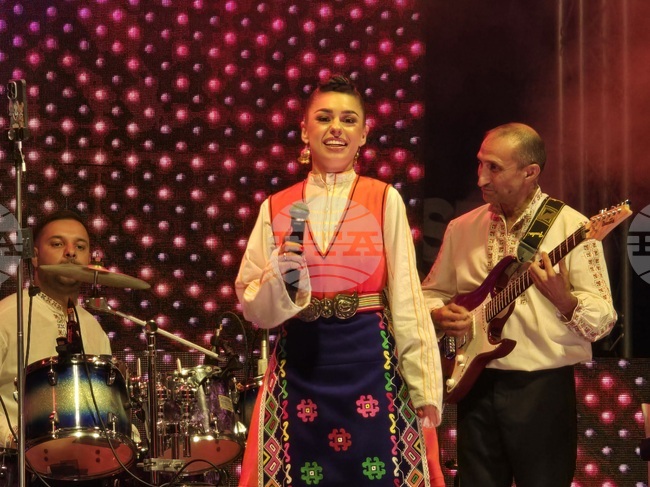 Народната певица Петя Панева изнесе концерт в първия ден на "Добрич фест"