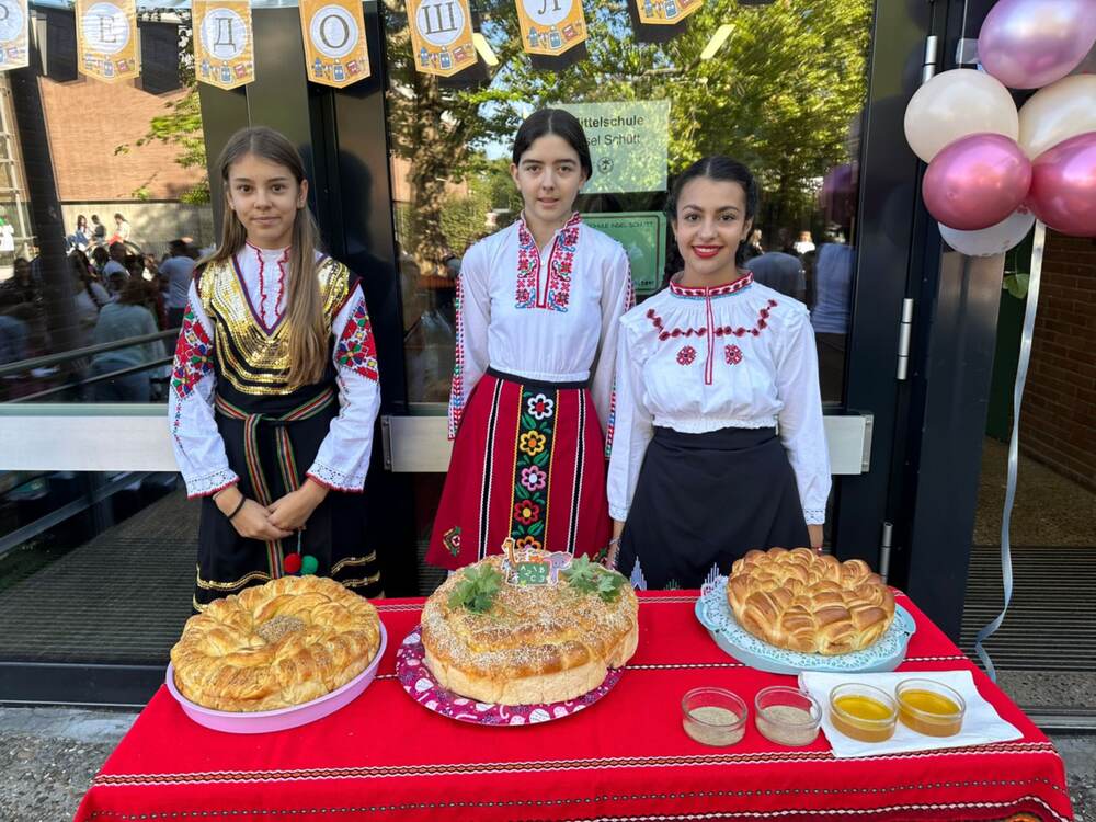 Празнична програма с песни и стихове даде начало на новата учебна година в Българското училище „Златен век“ в град Нюрнберг, Германия
