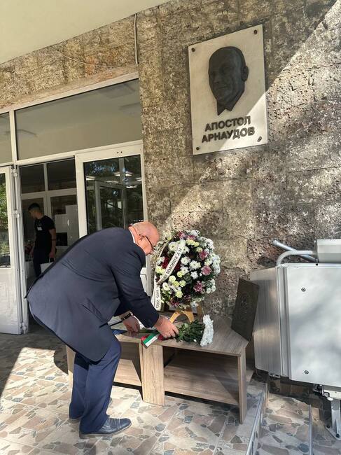 Община Русе: 120 г. от рождението на Апостол Арнаудов отбелязаха в ПГ по електротехника и електроника