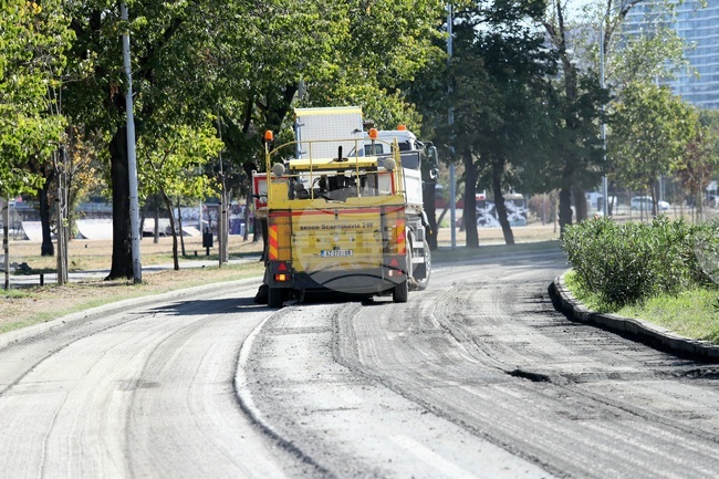 Repairs Underway on Belgrade Roads Damaged during Military Parade