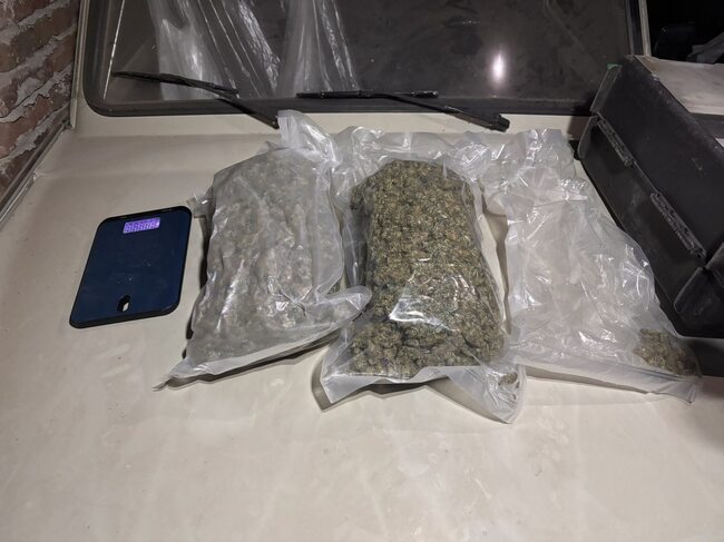 Русенската полиция арестува мъж за разпространение и притежание на наркотици