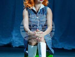 Театърът среща изкуствения интелект на сцената на Народния театър в „Бил Гейтс и Стив Джобс разговарят за бъдещето на информатиката“, снимка – Народен театър/Стефан Здравески