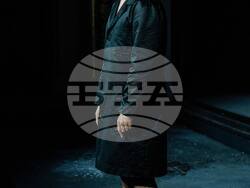 Театърът среща изкуствения интелект на сцената на Народния театър в „Бил Гейтс и Стив Джобс разговарят за бъдещето на информатиката“, снимка – Народен театър/Стефан Здравески