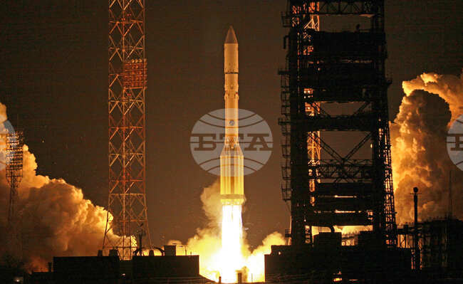 На 24 септември 1970 г. „Луна-16“ се завръща на Земята и донася образец от почвата на Луната