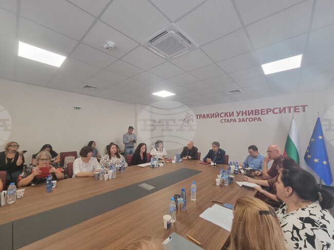 Приоритетът ни е образованието да обхване всички деца и ученици, каза началникът на РУО в Стара Загора Милена Йолдова