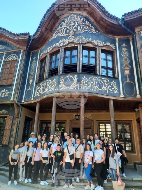 Деца от Цариброд посетиха Пловдив по програмата „България - образователни маршрути”