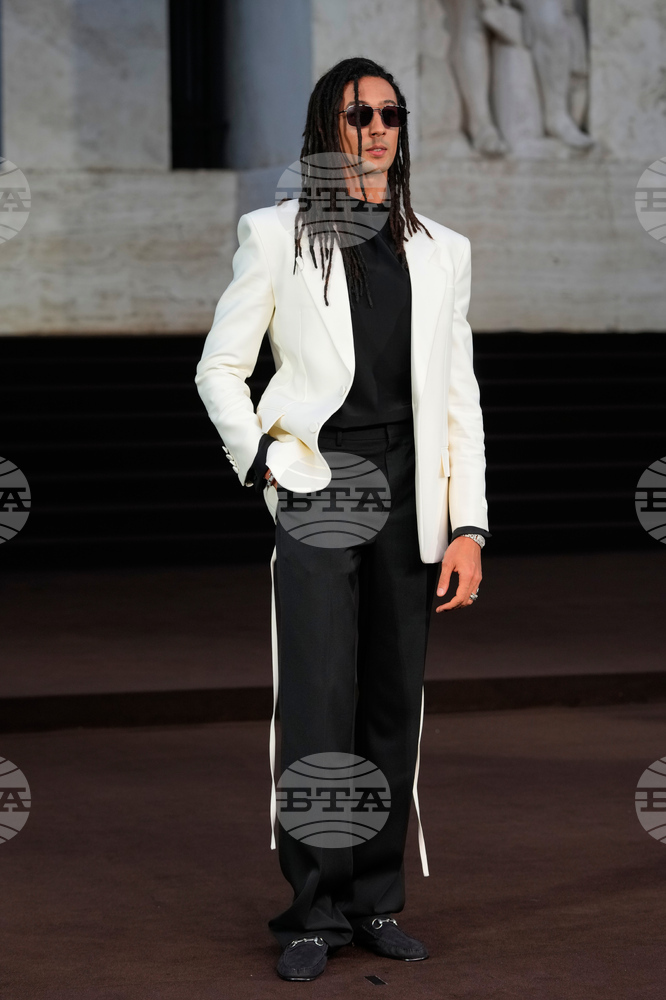 Включването на рапъра Гали на церемонията по откриването на Зимната Олимпиада предизвика полемики в Италия