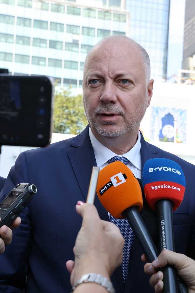 Премиерът Желязков: Децата от украинските територии, окупирани от Русия, трябва да бъдат незабавно върнати по своите родни места