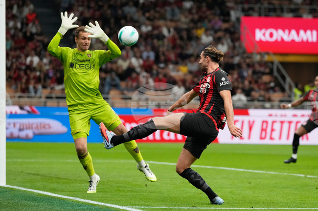 Милан отстрани Лече с три безответни гола и продължава към осминафиналите за Купата на Италия