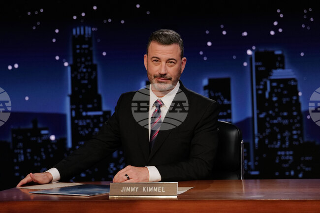 Джими Кимъл се завърна в ефир и заяви, че никога не е имал намерение да се подиграва с убийството на Чарли Кърк