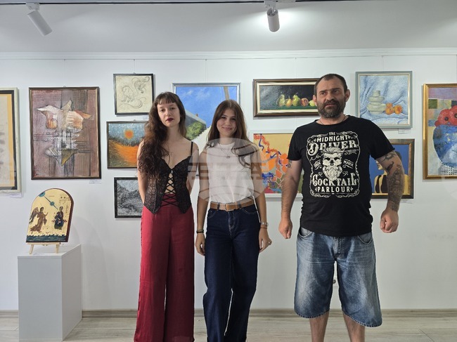 Ловеч - „Полетът на цветовете - млади гласове в изкуството“ - изложба