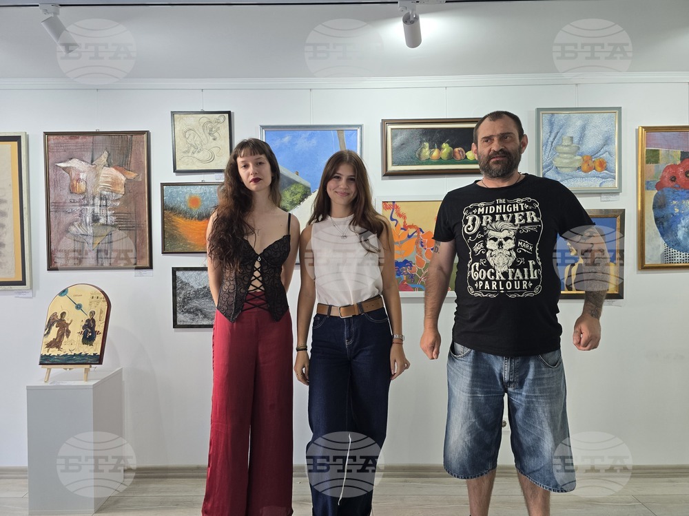Ловеч - „Полетът на цветовете - млади гласове в изкуството“ - изложба