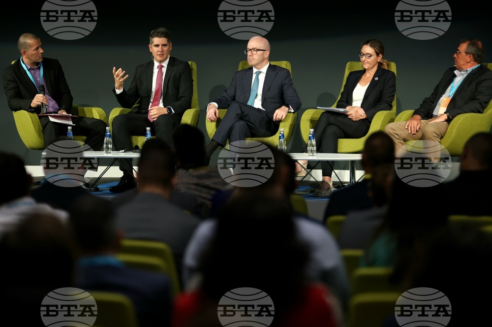 Очакваните ползи и икономически ефект от разширяването на Летище "Васил Левски" обсъдиха експерти на форум 