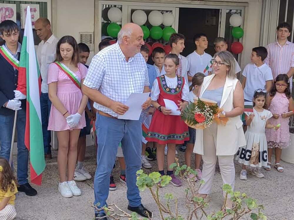 Посланикът на България в Португалия Иван Найденов бе гост на откриването на новата учебна година в Българското училище в Лисабон