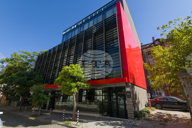 Зачестяват случаите на онлайн финансови измами с изкуствен интелект, предупреждават европейски надзорни органи 