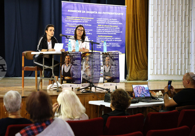 Експерти от КЗП разясниха основни моменти в процеса на приемане на еврото и отговаряха на въпроси на жители на Девня