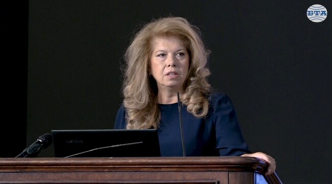 Създаването на българската писменост и покръстването формират българската държавност, каза вицепрезидентът Илияна Йотова на научен форум в БАН