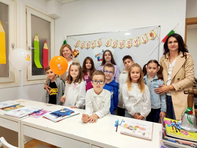 Учениците от Българското неделно училище „Иван Вазов“ в Логроньо, Испания, се върнаха в класните стаи на 27 септември