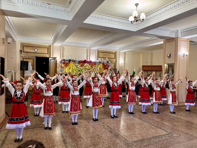 Българското неделно училище „АЛВИ ФЕСТ“ в Украйна откри учебната 2025/2026 година