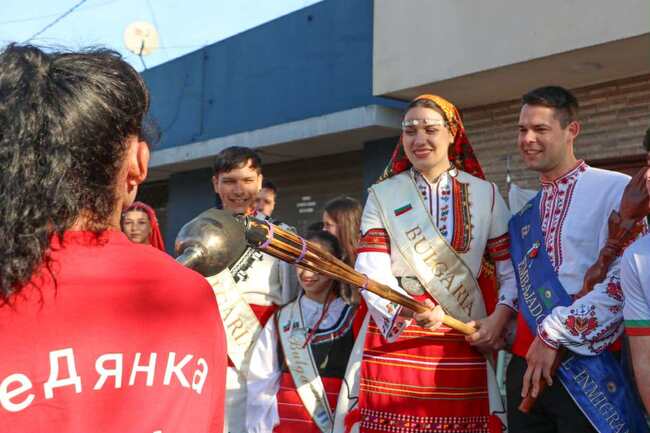 Представители на Българското културно дружество „Иван Вазов“ в Берисо, Аржентина, взеха участие в традиционната Щафета на имигранта