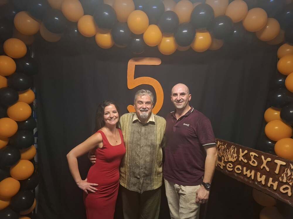 Директорът на Българския културен институт в Берлин бе гост на тържество по случай петата годишнина на Клуба за български хорà и танци „Нестинари“