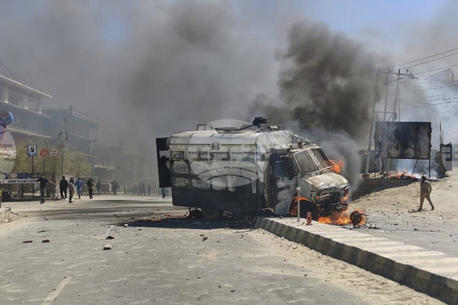 ПТИ: Най-малко 4 души бяха убити и 45 бяха ранени при сблъсъци протестиращи и полиция в индийската съюзна територия Ладак