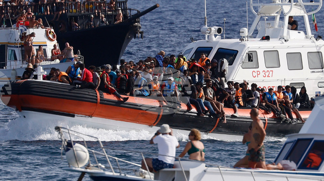 Броят на търсещите убежище в страните от ОИСР достигна рекордни стойности